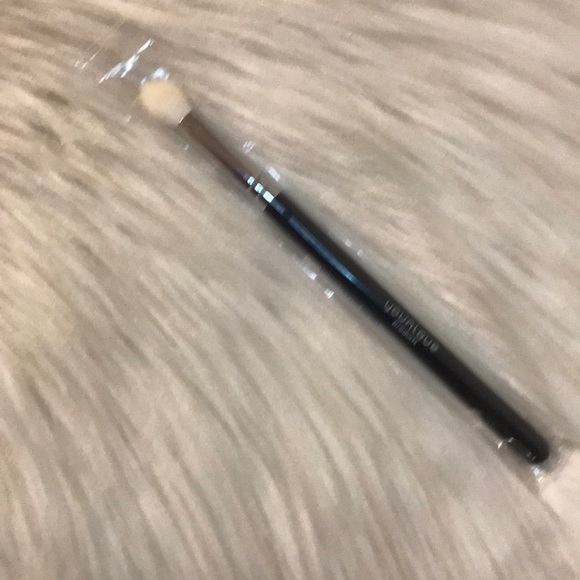 Fluffy crease brush - Picture 2 of 2